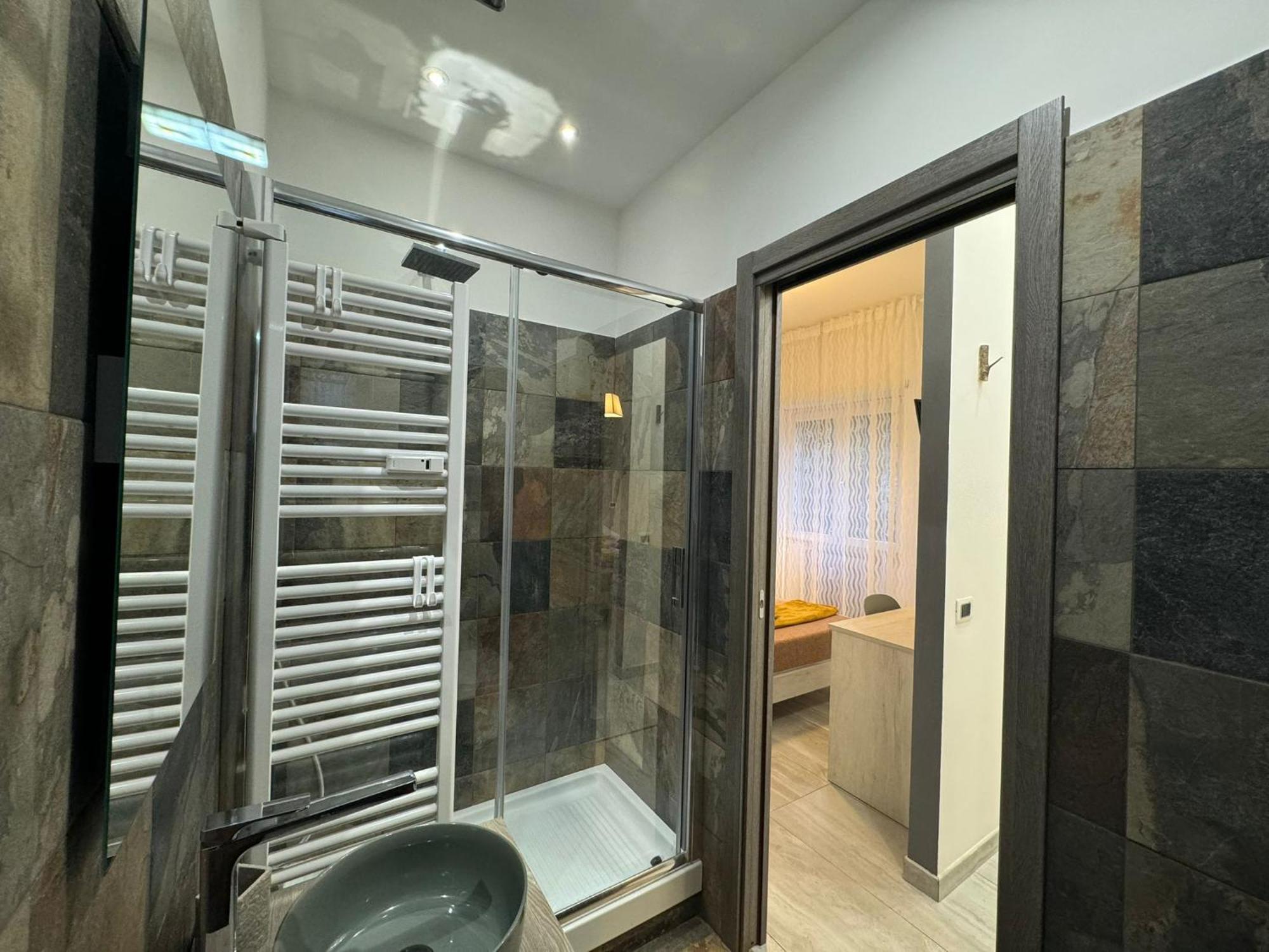 Elegant Escape By Ionio Metro Appartamento Roma